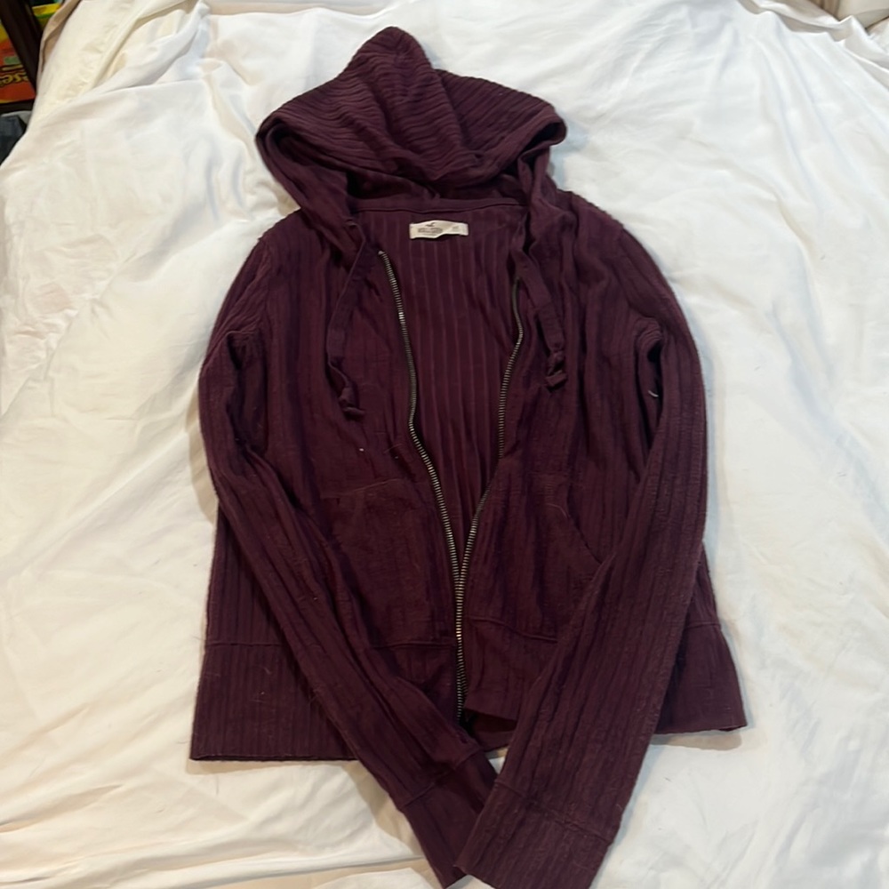 burgundy XS hollister sweater, slightly cropped